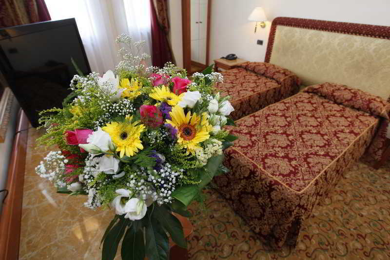 Hotel Colonna Brindisi Extérieur photo