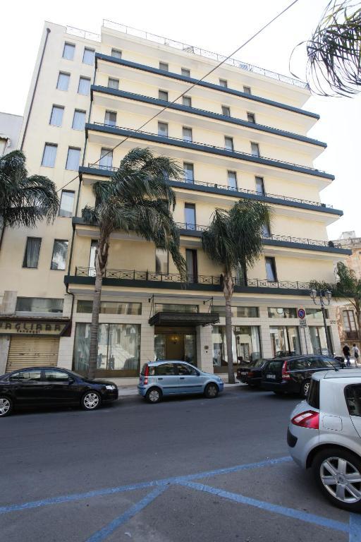 Hotel Colonna Brindisi Extérieur photo